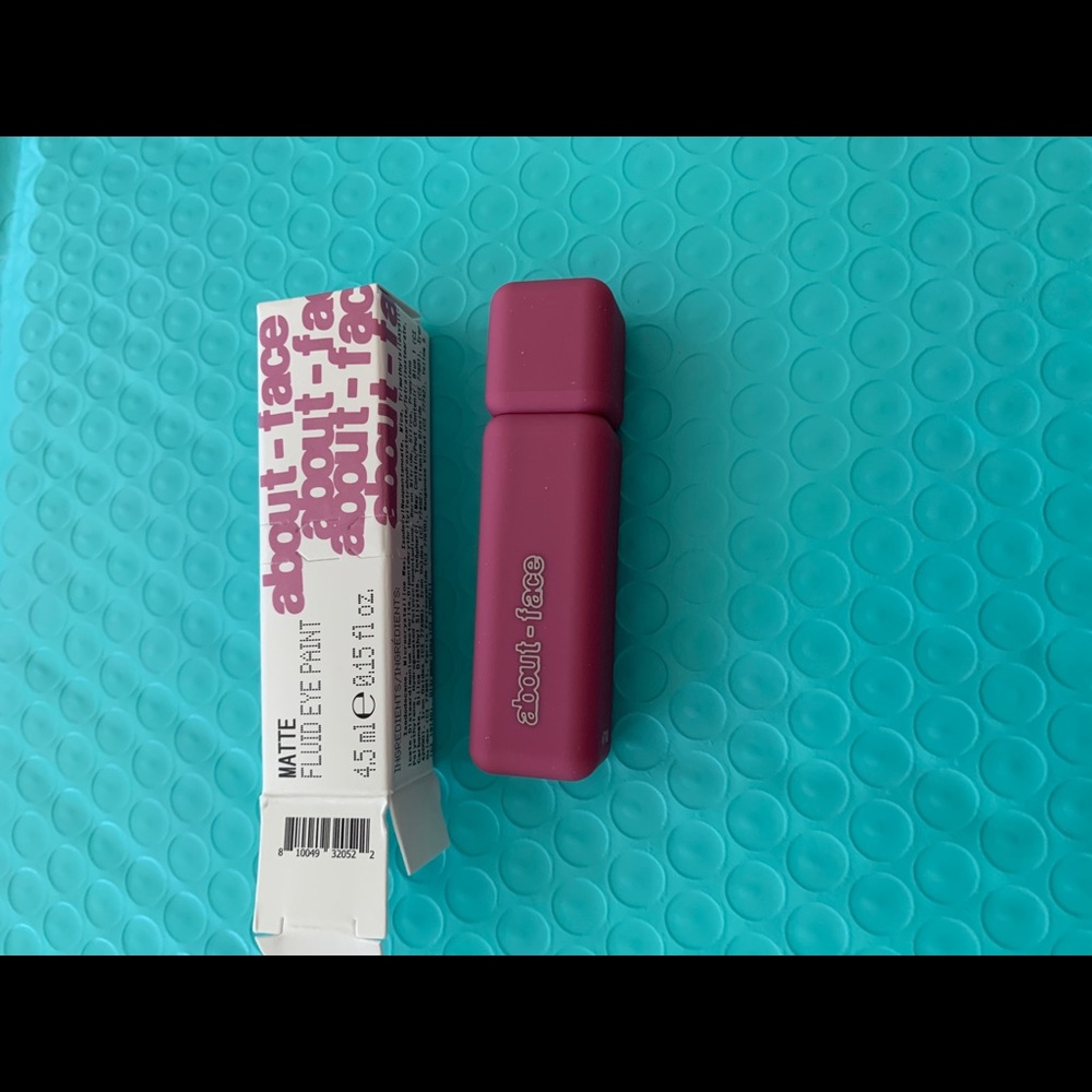 About Face matte fluid eye paint